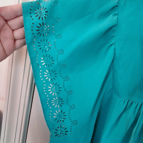 St. John's Bay Turquoise Short Sleeve V-Neck Blouse in Size 1X - Picture 4 of 9